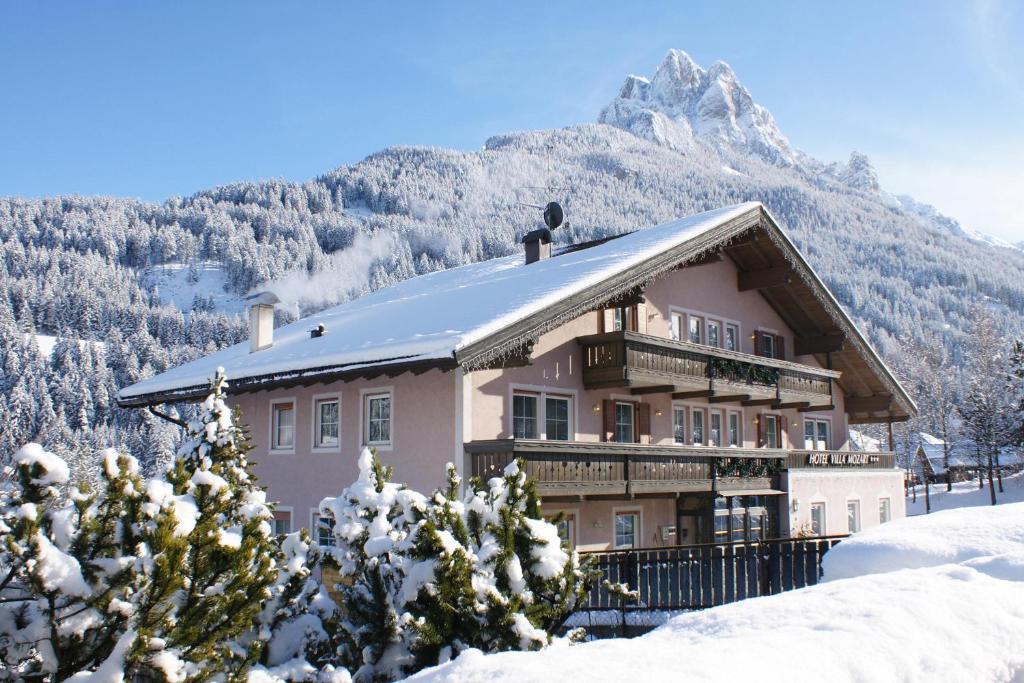 Hotel Villa Mozart Pozza di Fassa Buitenkant foto