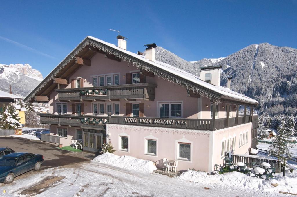 Hotel Villa Mozart Pozza di Fassa Buitenkant foto