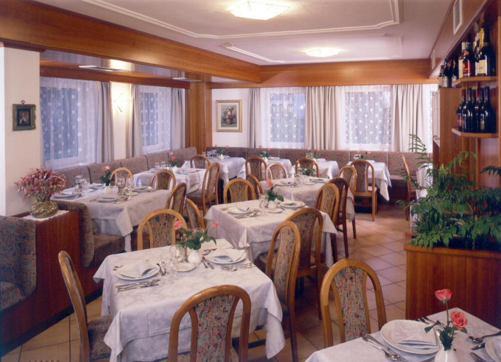 Hotel Villa Mozart Pozza di Fassa Buitenkant foto