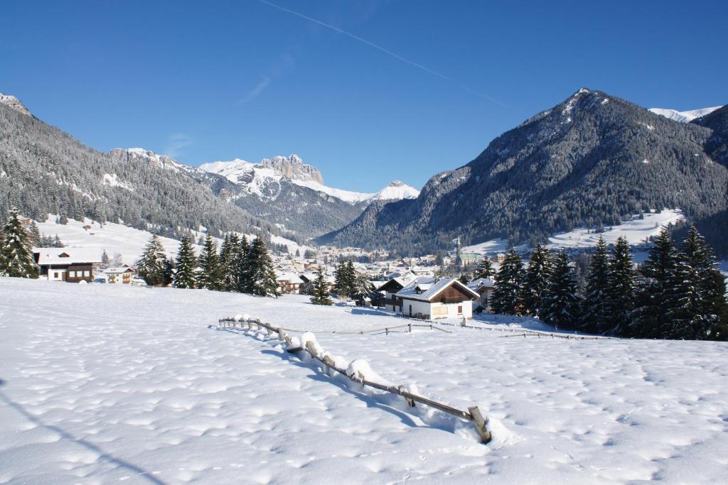 Hotel Villa Mozart Pozza di Fassa Buitenkant foto