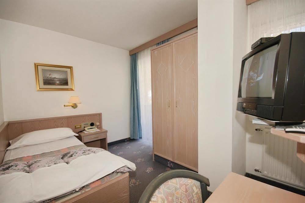 Hotel Villa Mozart Pozza di Fassa Buitenkant foto