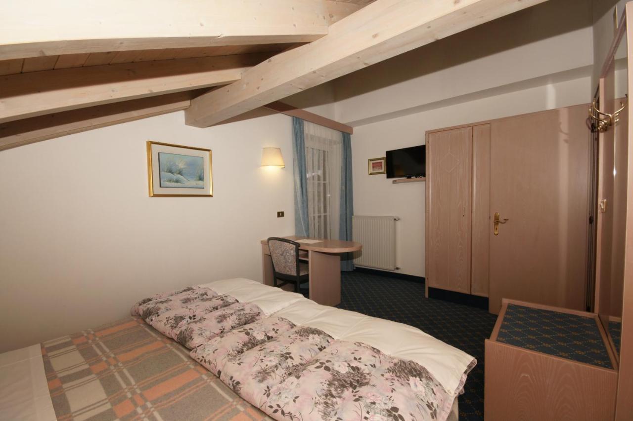 Hotel Villa Mozart Pozza di Fassa Buitenkant foto