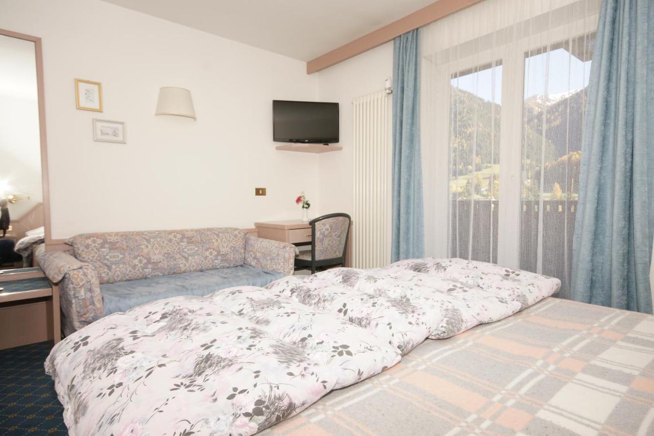 Hotel Villa Mozart Pozza di Fassa Buitenkant foto