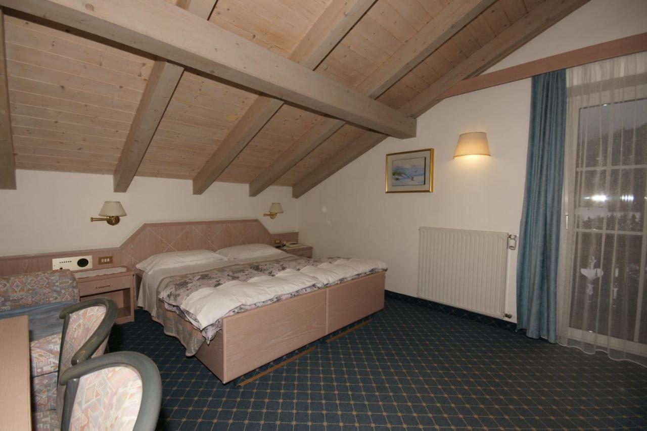 Hotel Villa Mozart Pozza di Fassa Buitenkant foto