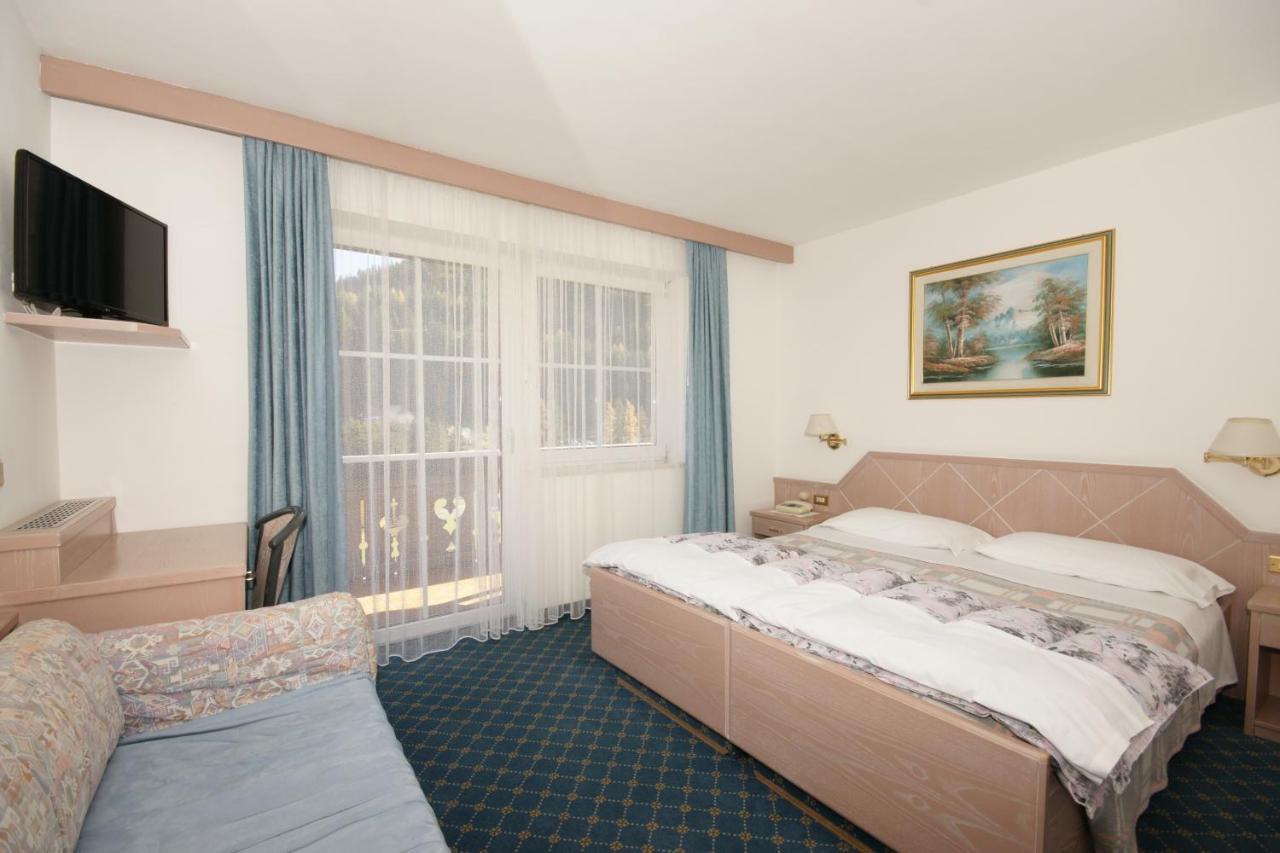 Hotel Villa Mozart Pozza di Fassa Buitenkant foto