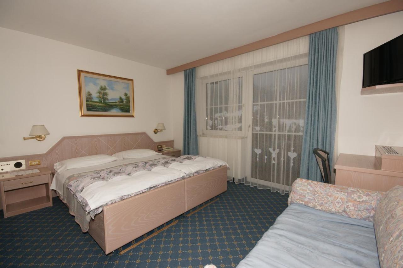 Hotel Villa Mozart Pozza di Fassa Buitenkant foto