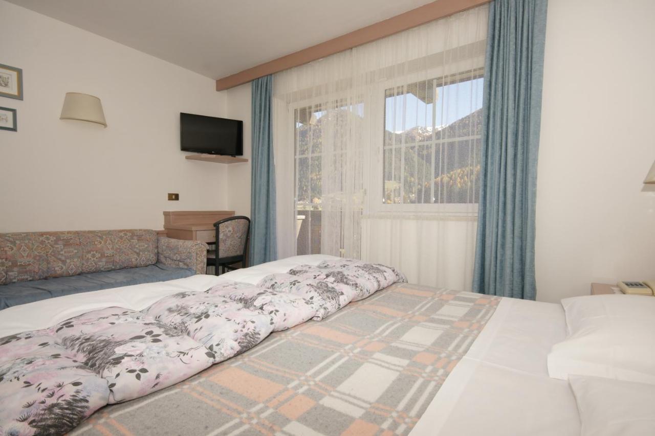 Hotel Villa Mozart Pozza di Fassa Buitenkant foto