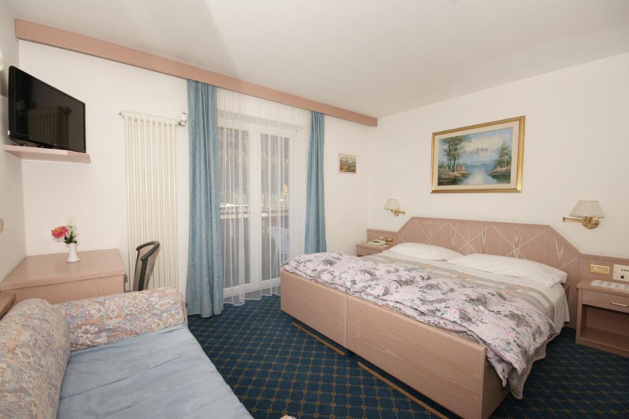 Hotel Villa Mozart Pozza di Fassa Buitenkant foto